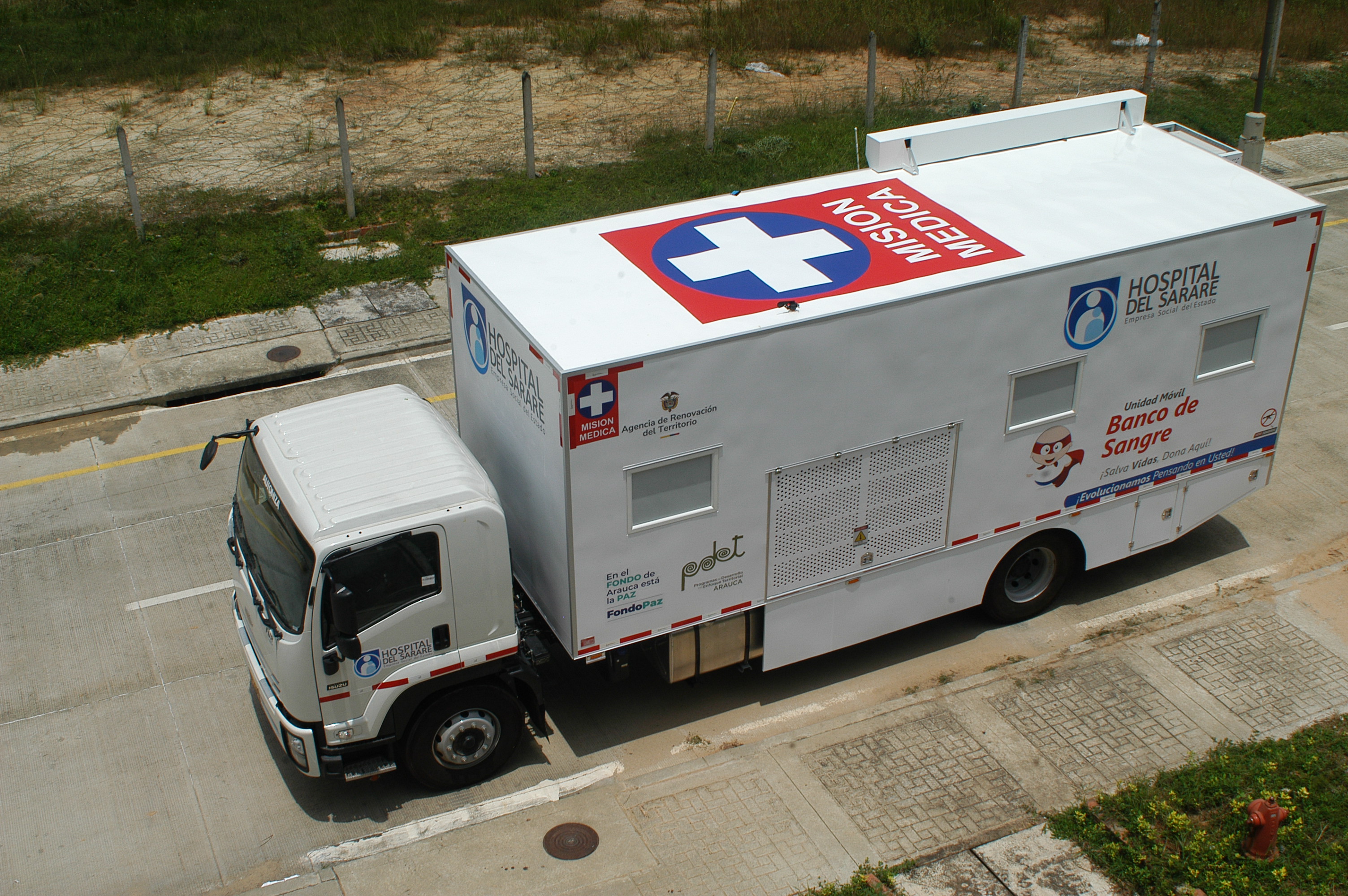 Aerial view of the blood bank unit showing the Medical Mission marking on the roof, visible from the air to ensure the vehicle's protection under International Humanitarian Law.
