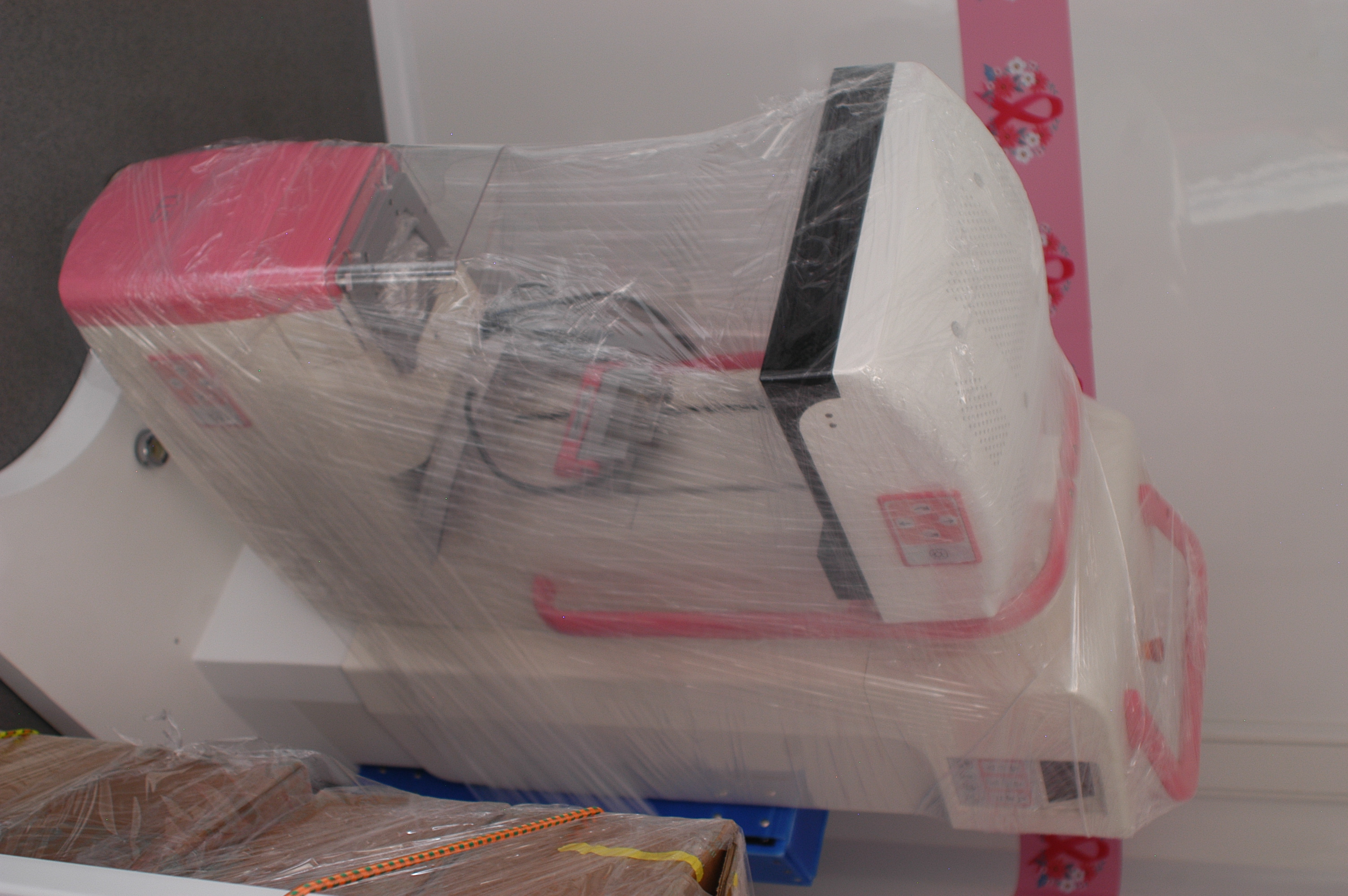 Mammography machine installed inside the gynecological unit — the first such equipment to reach rural communities in Arauca.