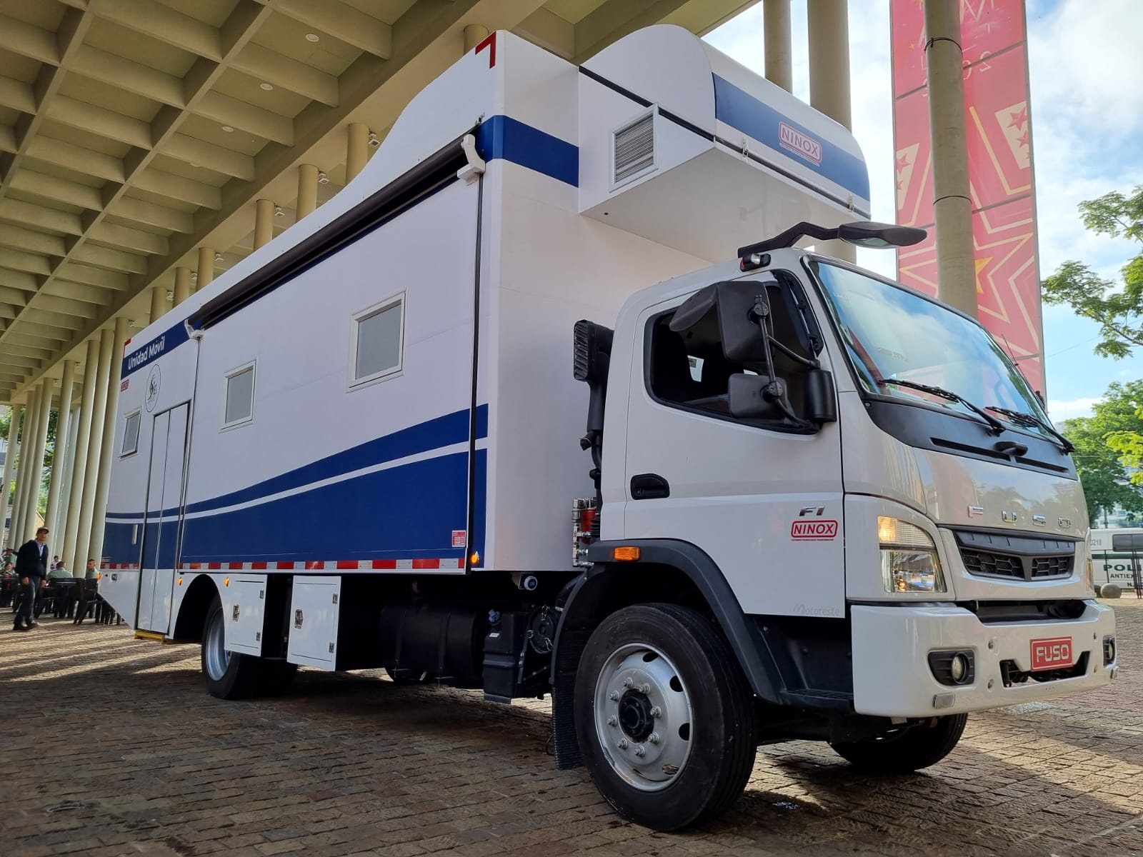 SIES Salud: Mobile Medical Infrastructure with Automated Dual Expansion